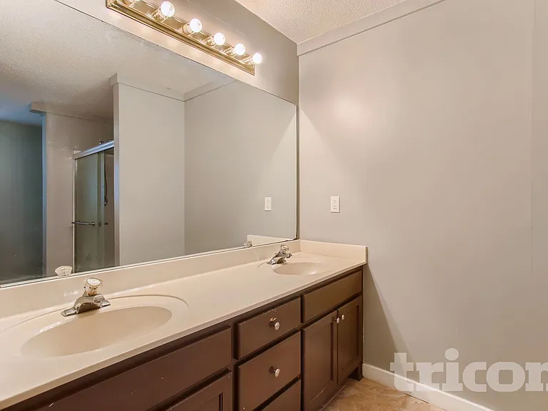 1105 River Green Ct — Photo 11