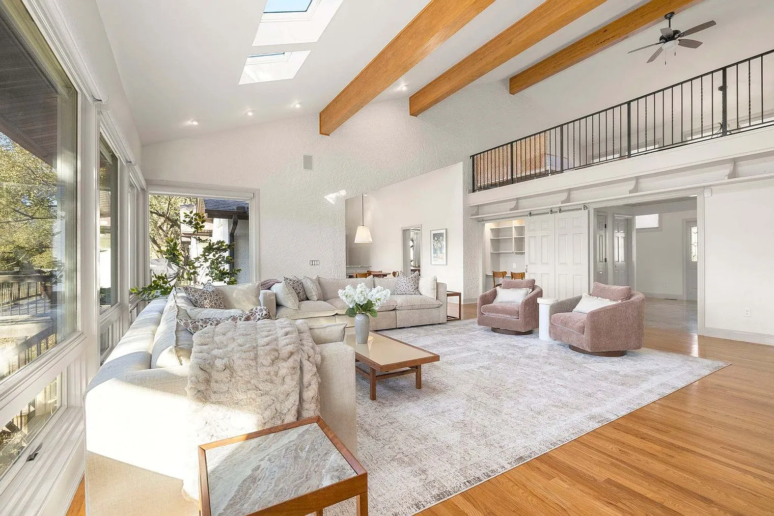 5 bed, 3.0 bath, 4617 sqft, $10,796 — Photo 2