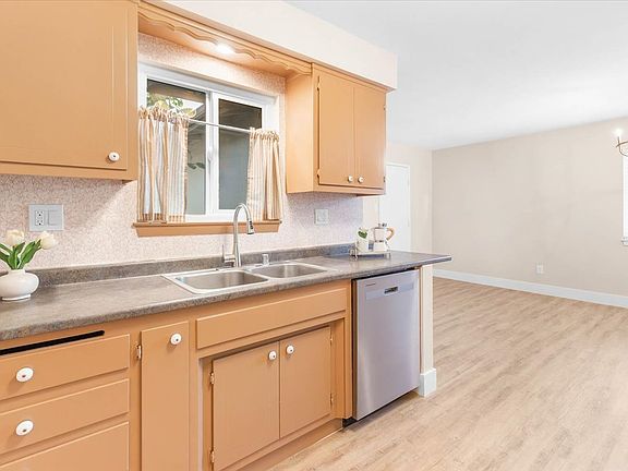 5th image of 10740 Shedden Dr