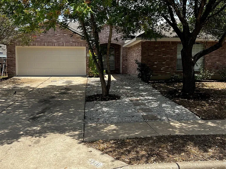 1210 Canna Lily Ln — Photo 1