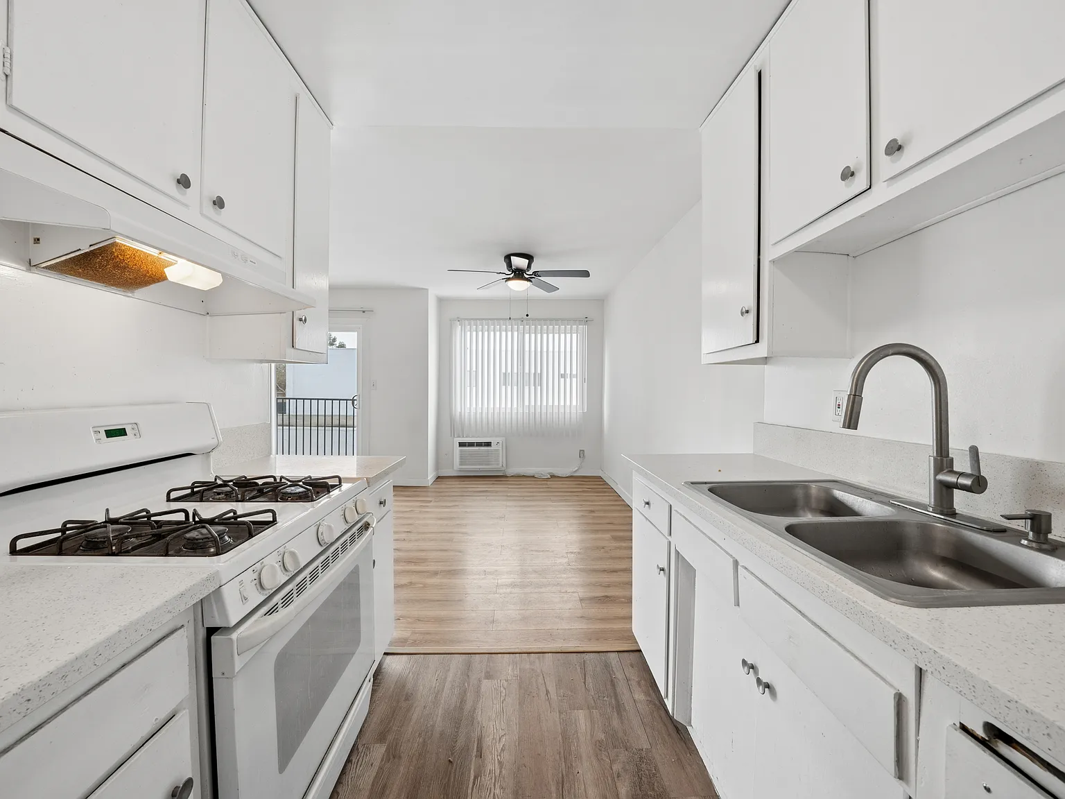 2 bed, 850 sqft, $2,250 — Photo 4