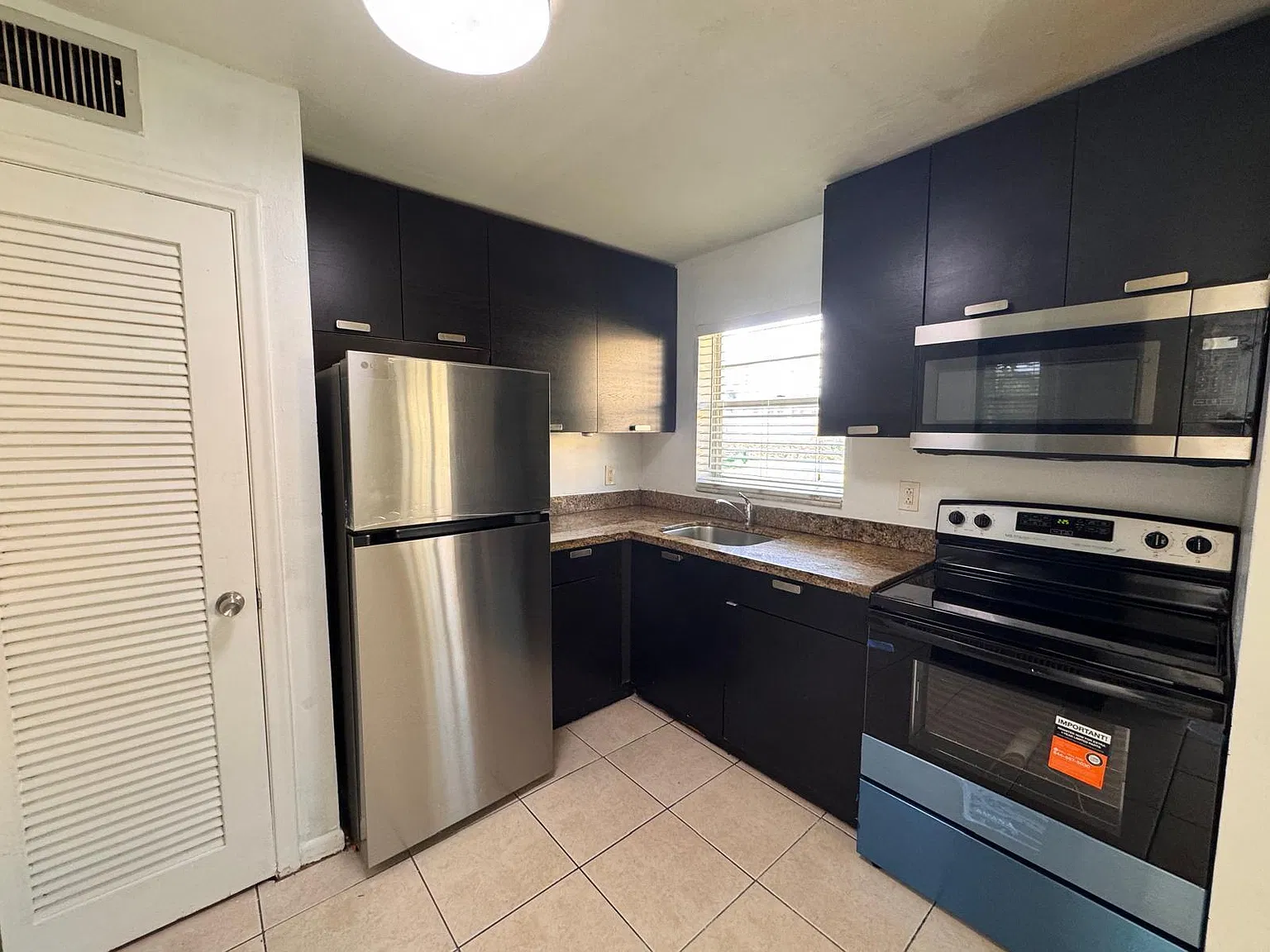 2 bed, 1.0 bath, 609 sqft, $1,800 — Photo 3