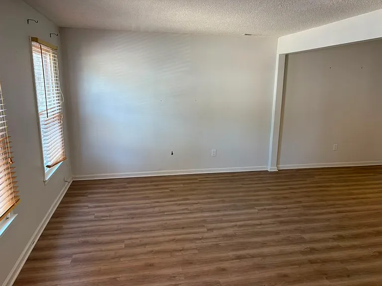 635 Biltmore Dr — Photo 2