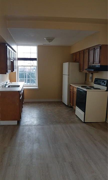 2nd image of 579 North St