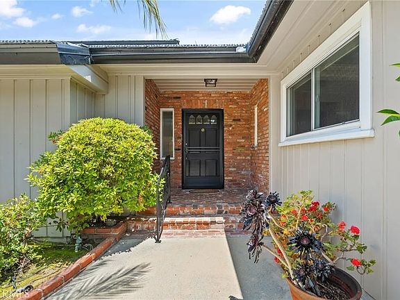 2nd image of 5431 E El Jardin St