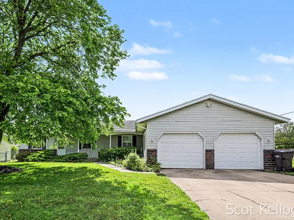 3209-3211 Coach Ln SE, Grand Rapids, MI 49512
