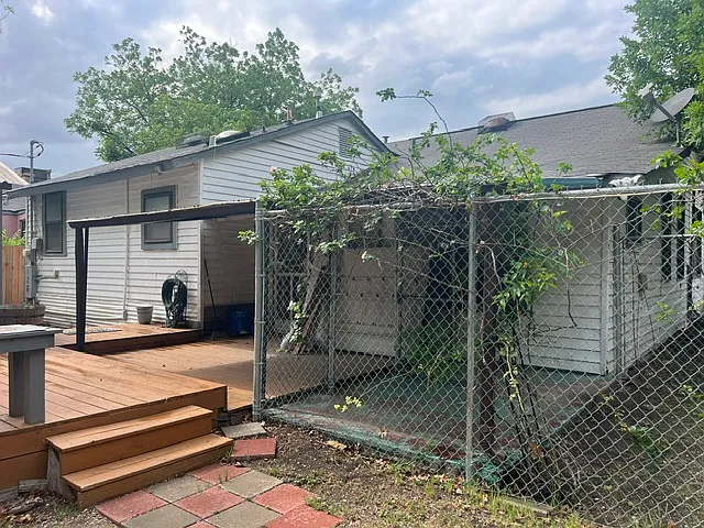 126 Benita St — Photo 4