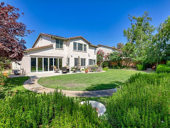 3rd image of 2708 Sycamore Grove Pl