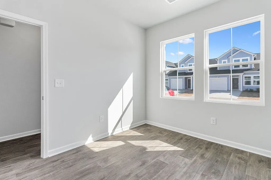 3 bed, 1437 sqft, $2,050 — Photo 2