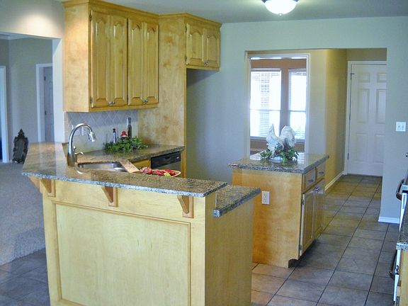 Granite kitchen w/island