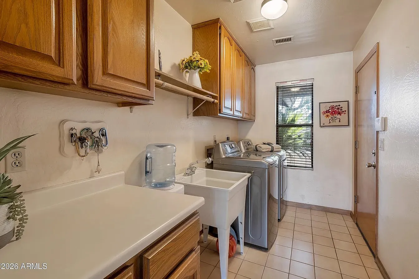 4 bed, 2664 sqft, $5,050 — Photo 4