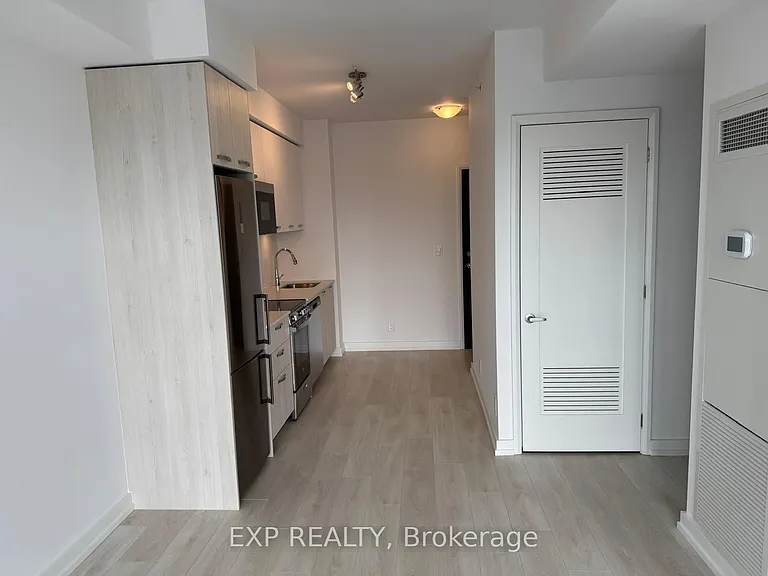 75 James St S #2513 — Photo 20