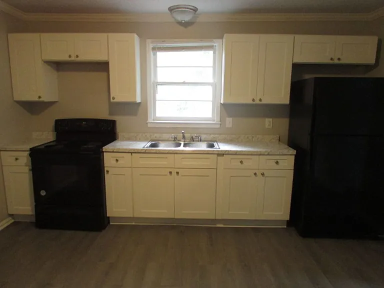 410 Dingle St — Photo 8