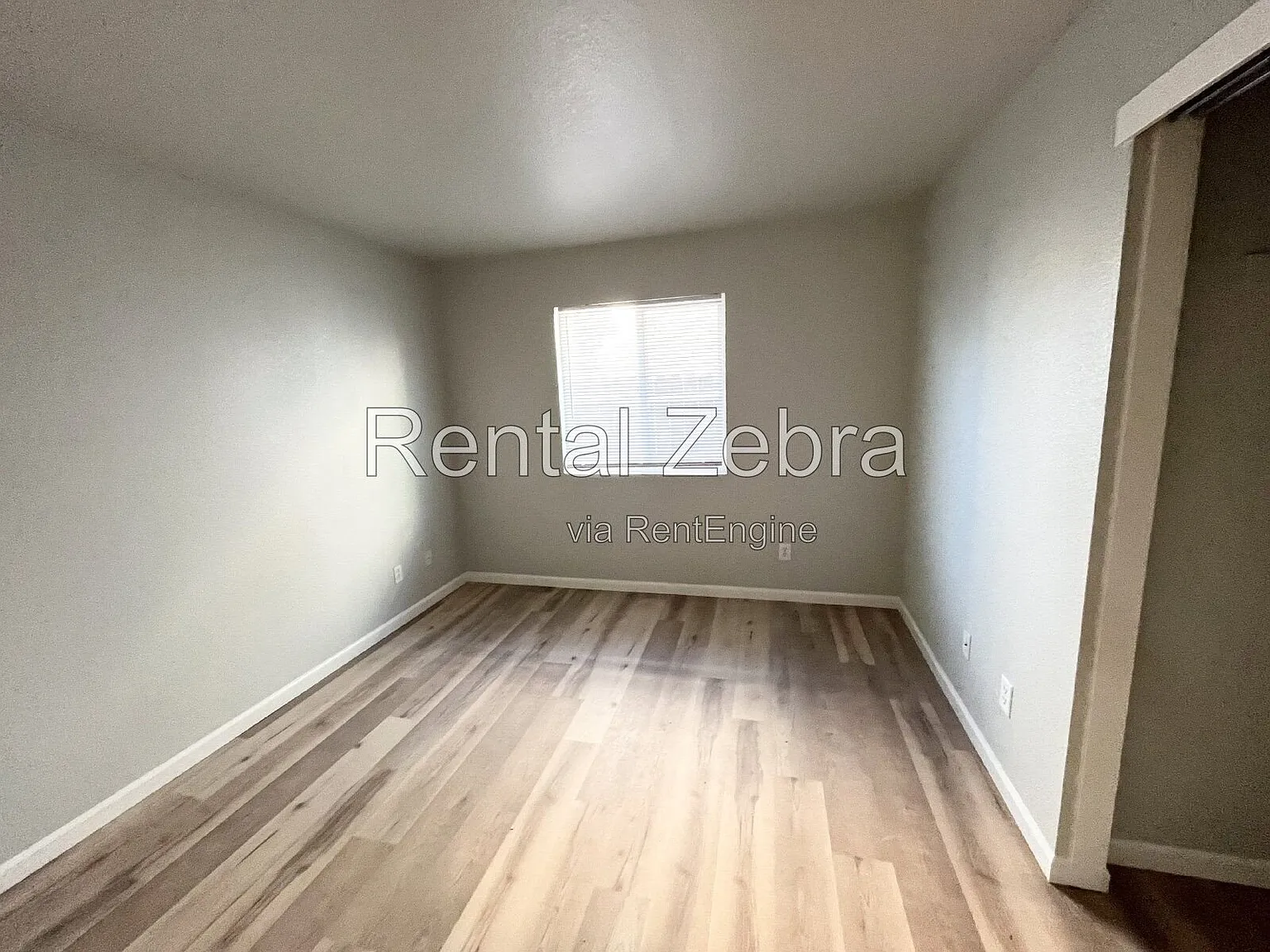 4 bed, 2.0 bath, 1849 sqft, $2,100 — Photo 4