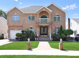 101 Barrymore Blvd, Franklin Square, NY 11010