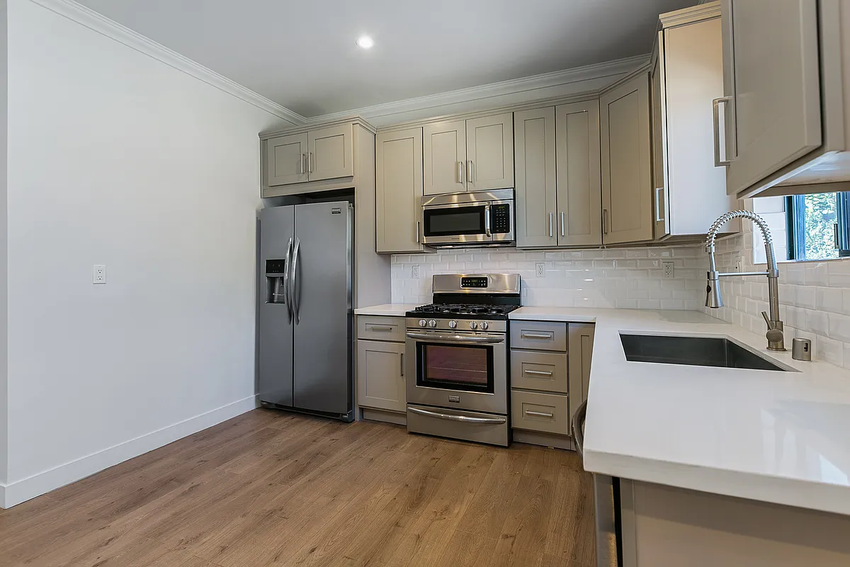Building Photo - 1008 Waterloo St #1008