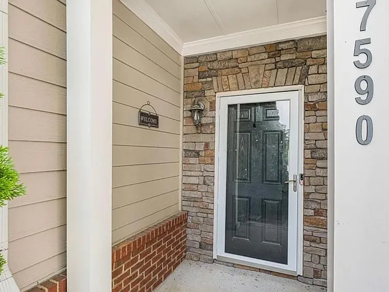 7590 Summer Berry Ln — Photo 2