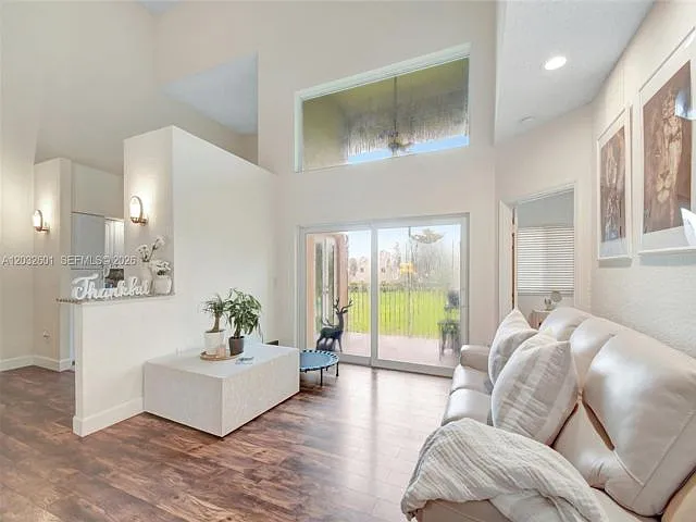 16339 Malibu Dr — Photo 9
