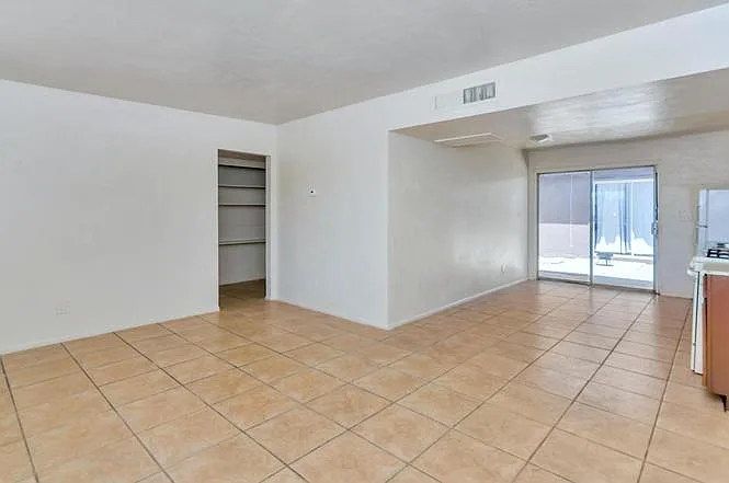 621 N 30th Pl — Photo 10