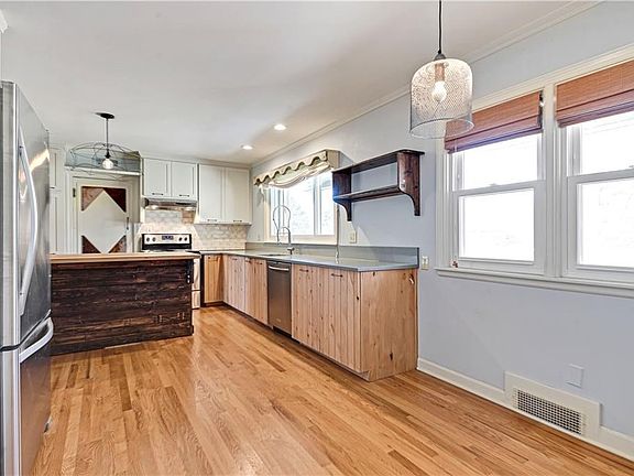 3rd image of 2331 W 51st St