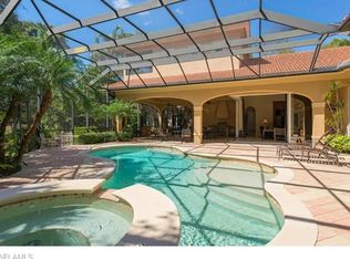 879 Barcarmil Way, Naples, FL 34110