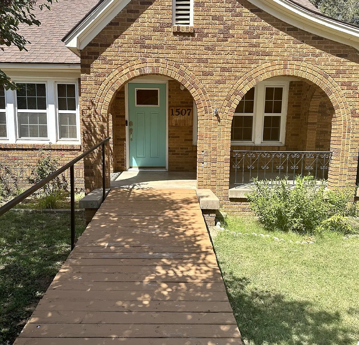 3 bed, 2.0 bath, $1,275 — Photo 1