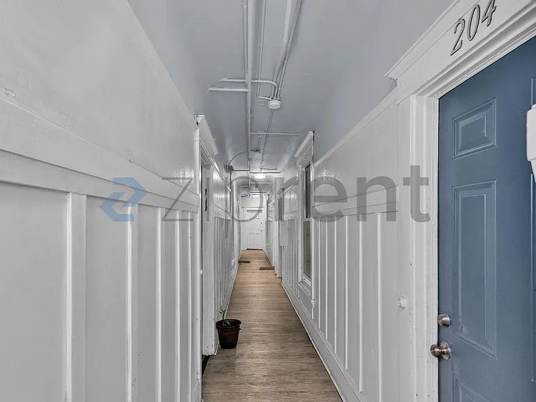 680 14th St #204 — Photo 6