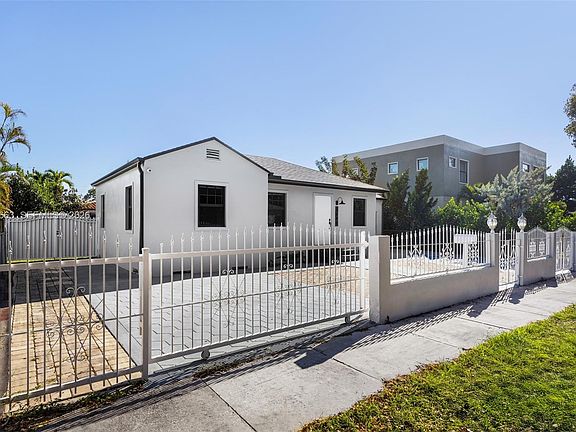 4th image of 3640 SW 13th St