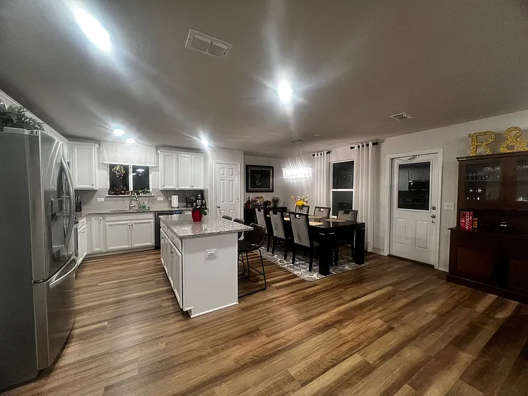 1806 Aslynn Cir — Photo 7