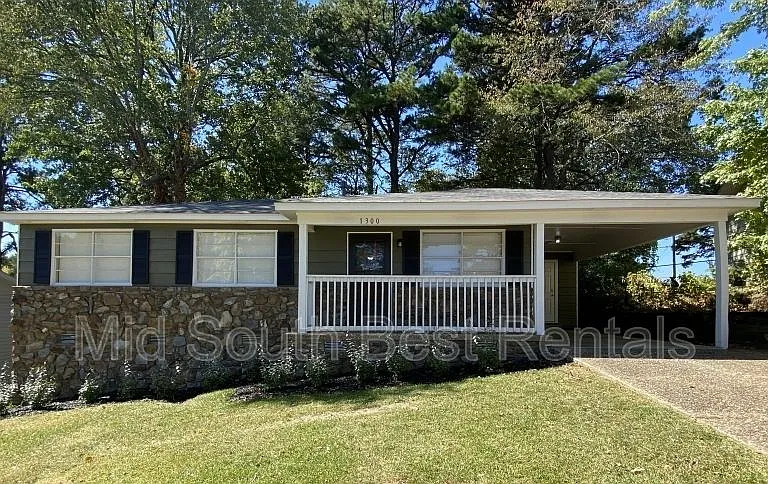1300 Glenda Dr — Photo 1