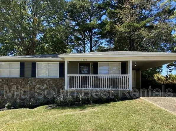 1300 Glenda Dr, Little Rock, AR 72205