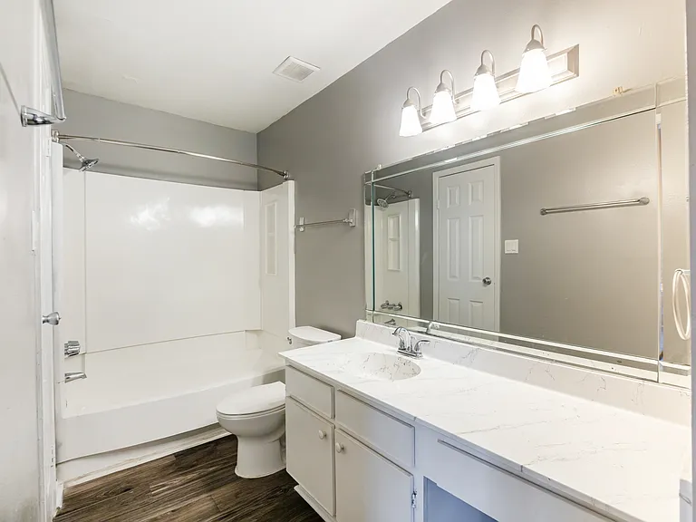 Spring Hill Village Apartments — Photo 26