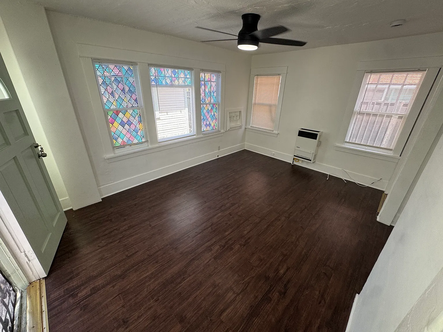 Studio, 400 sqft, $1,325 — Photo 3