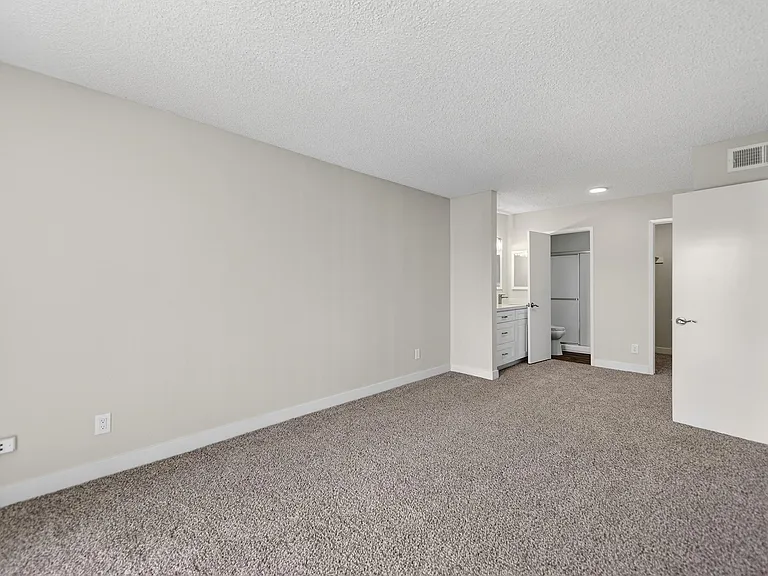 Prado Apartments — Photo 42