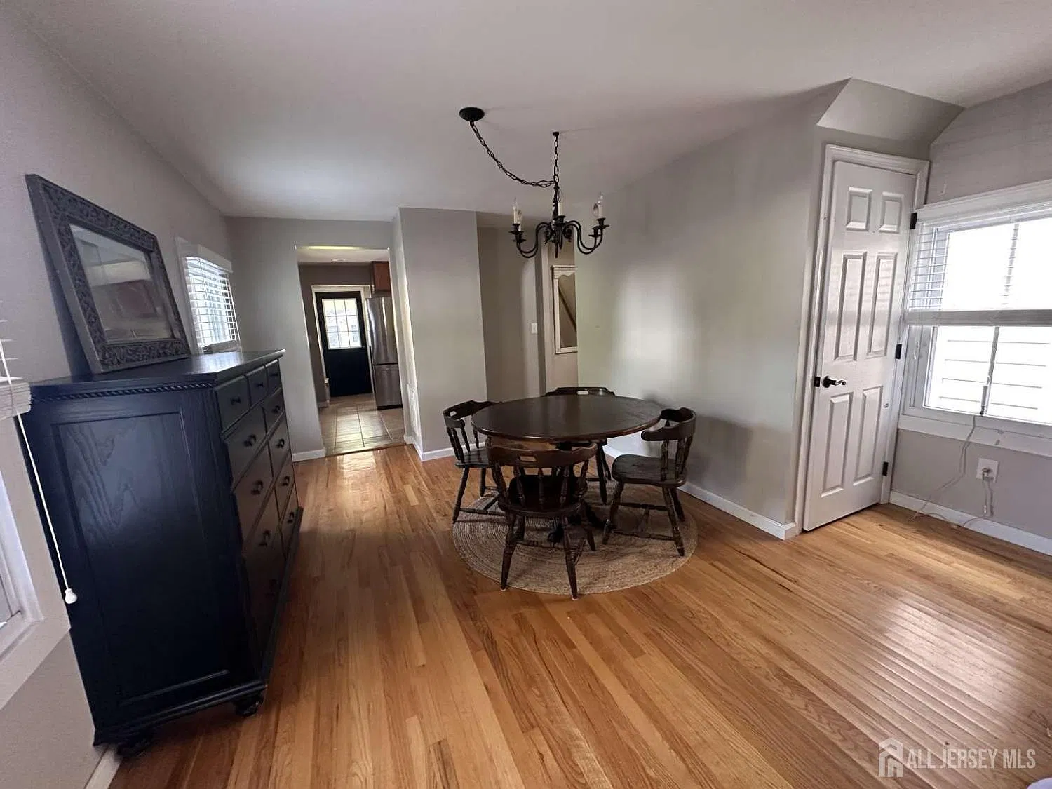 3 bed, 2.0 bath, 1228 sqft, $3,500 — Photo 4