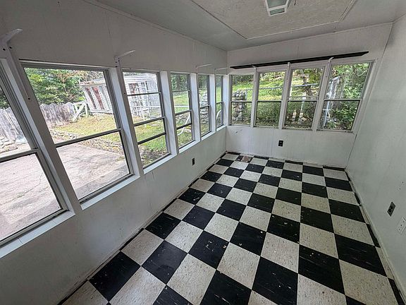 5th image of 568 Rockingham Street