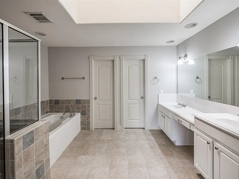 315 Sandman St — Photo 11