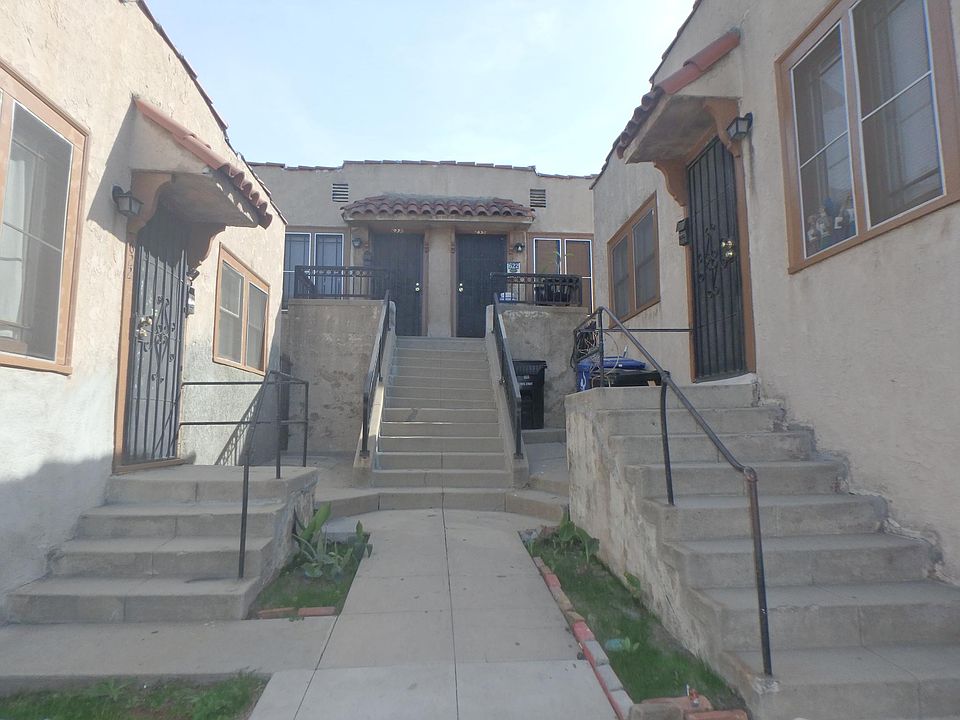 The duplex is at the end of an 8 unit court