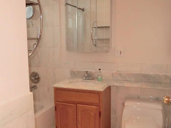 3rd image of 14 Delancey St Floor 4