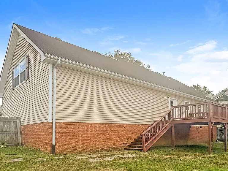 100 Homestead Ln — Photo 18