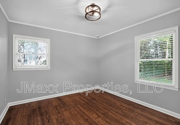 807 Cardova Dr NE — Photo 13