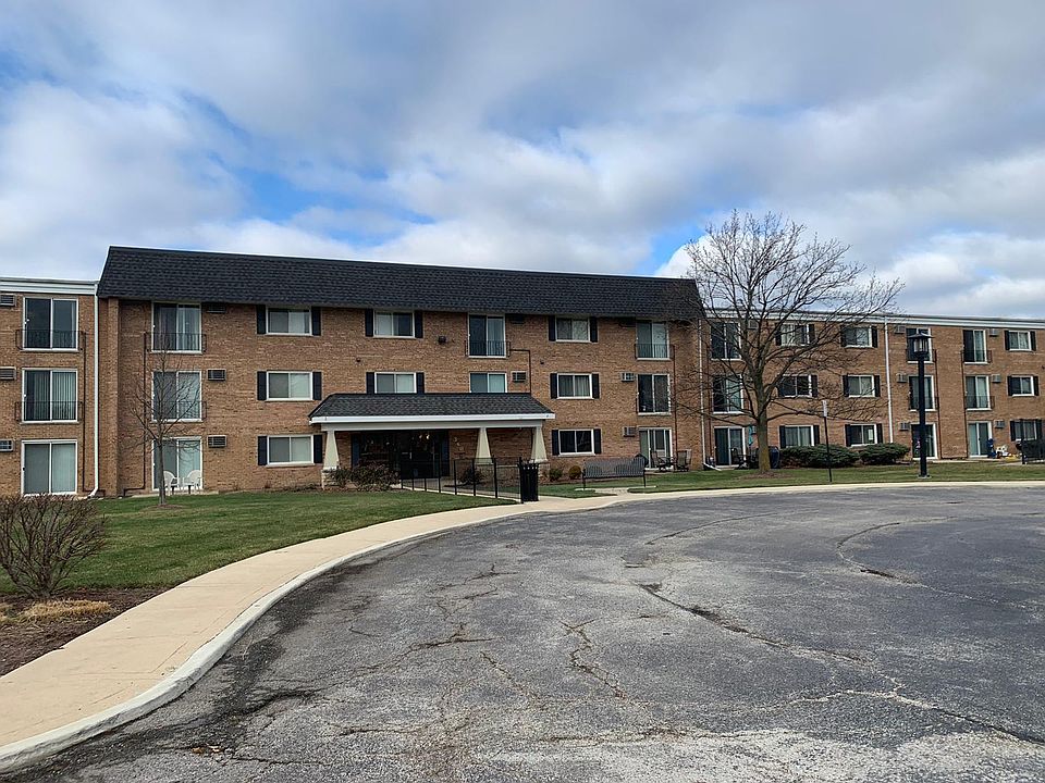 1st image of 560 Lawrence Ave APT 310
