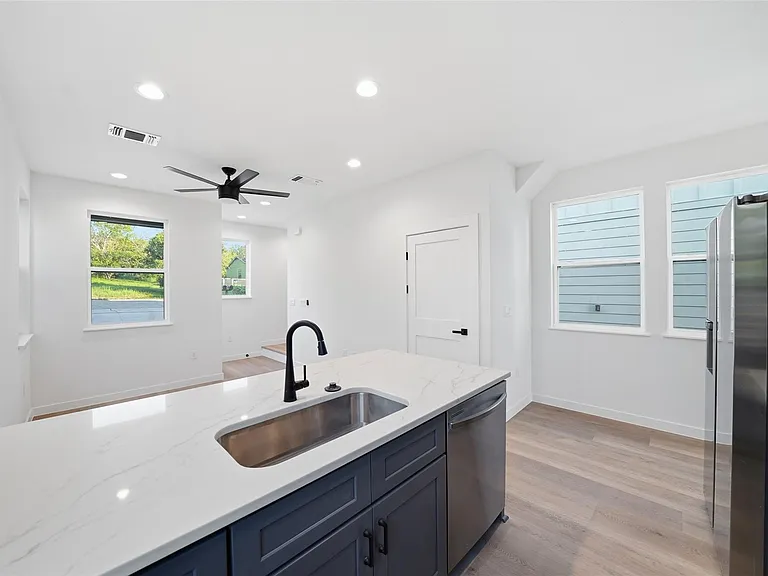 2212 Yellow Jacket Ln #2 — Photo 6