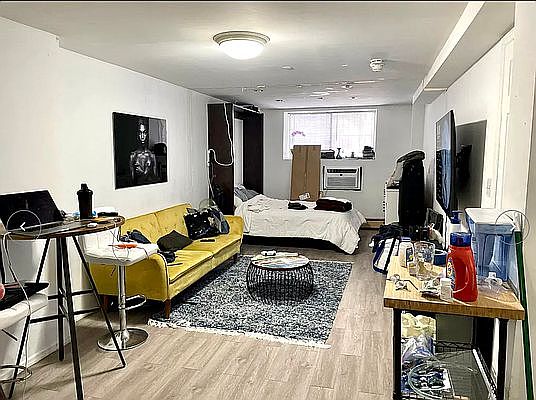 3rd image of 538 W 50th St APT 1E