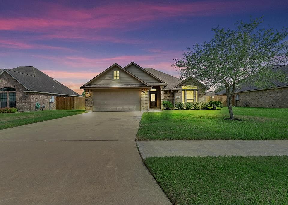 1st image of 107 Gold Finch Ct