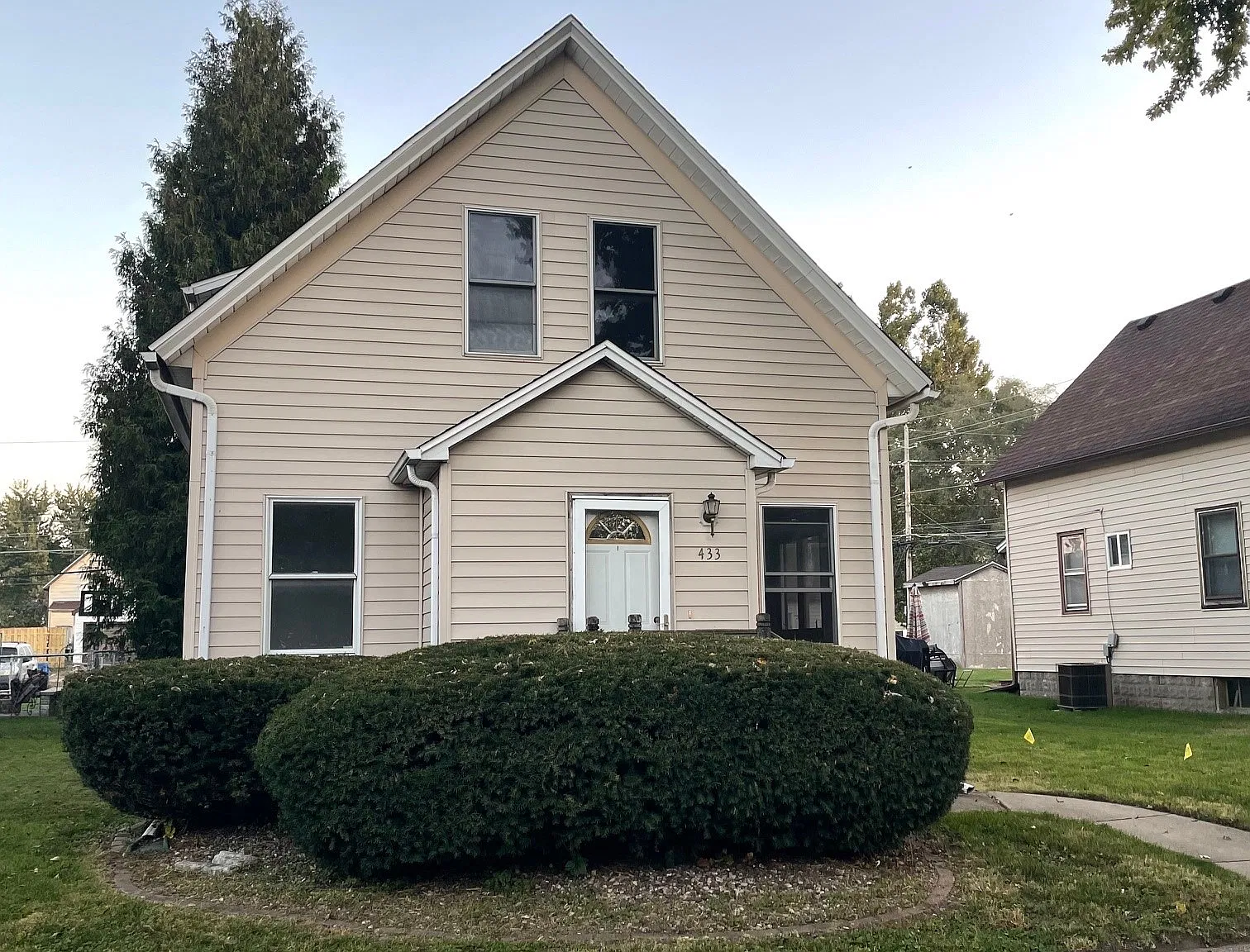 3 bed, 1.5 bath, 1450 sqft, $1,350 — Photo 2