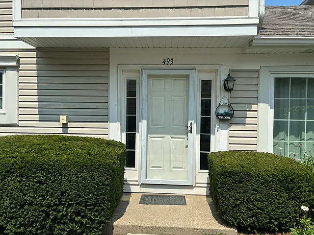 493 Le Parc Cir — Photo 2