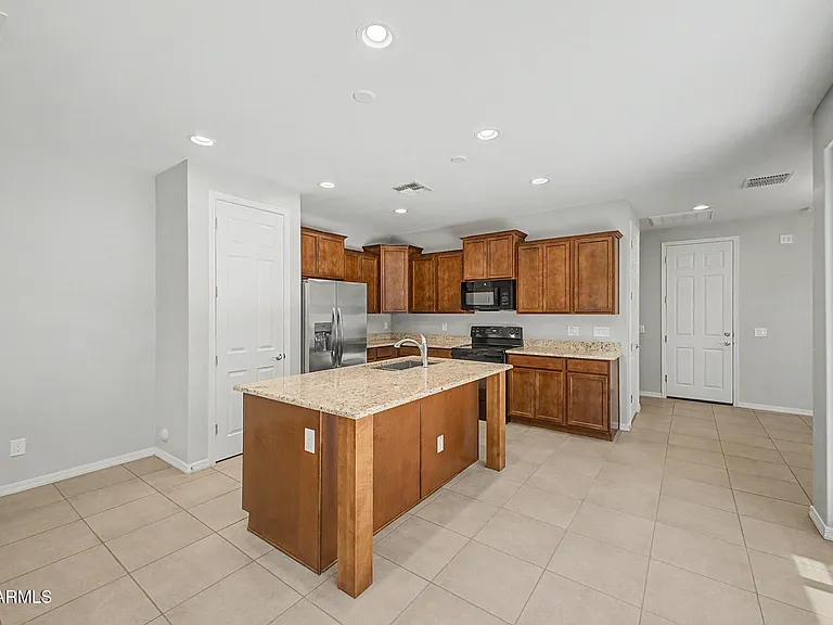 2511 S Entwistle St — Photo 7