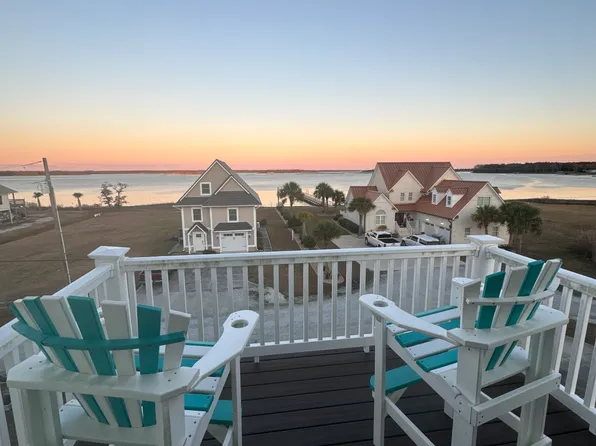 272 Riverside Dr, Sneads Ferry, NC 28460