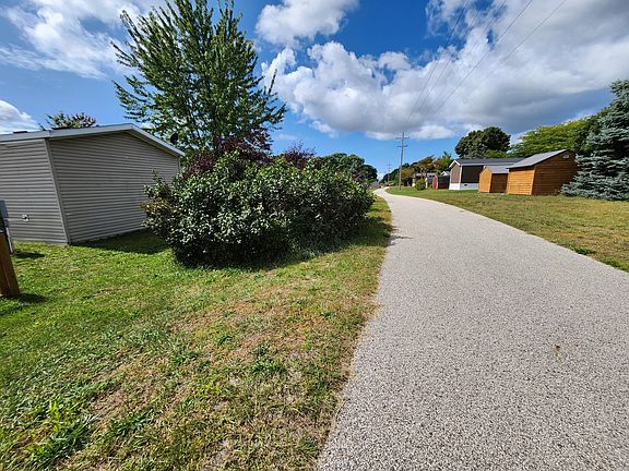 4th image of 14909 Saint Clair Dr